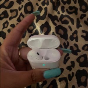 Apple 2nd generation AirPods